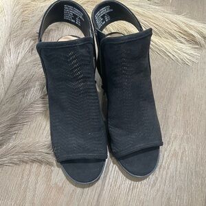 Black Women's Open-Toe Shoes